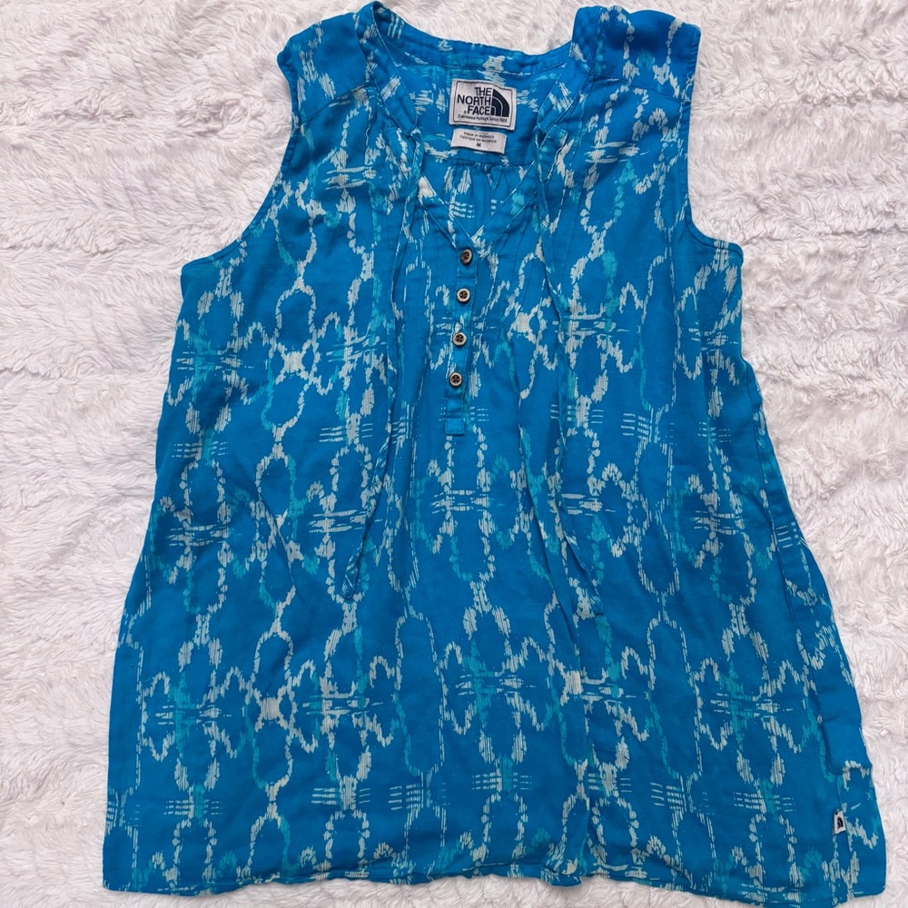 The North Face Medium Women's Blue tank Top tie front neck option button detail